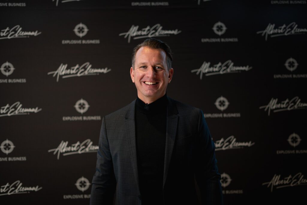 ''Met mijn 5-stappen methode, begeleid ik je naar een succesvolle coaching business. Van aanbod, tot social media marketing en verkoop!"