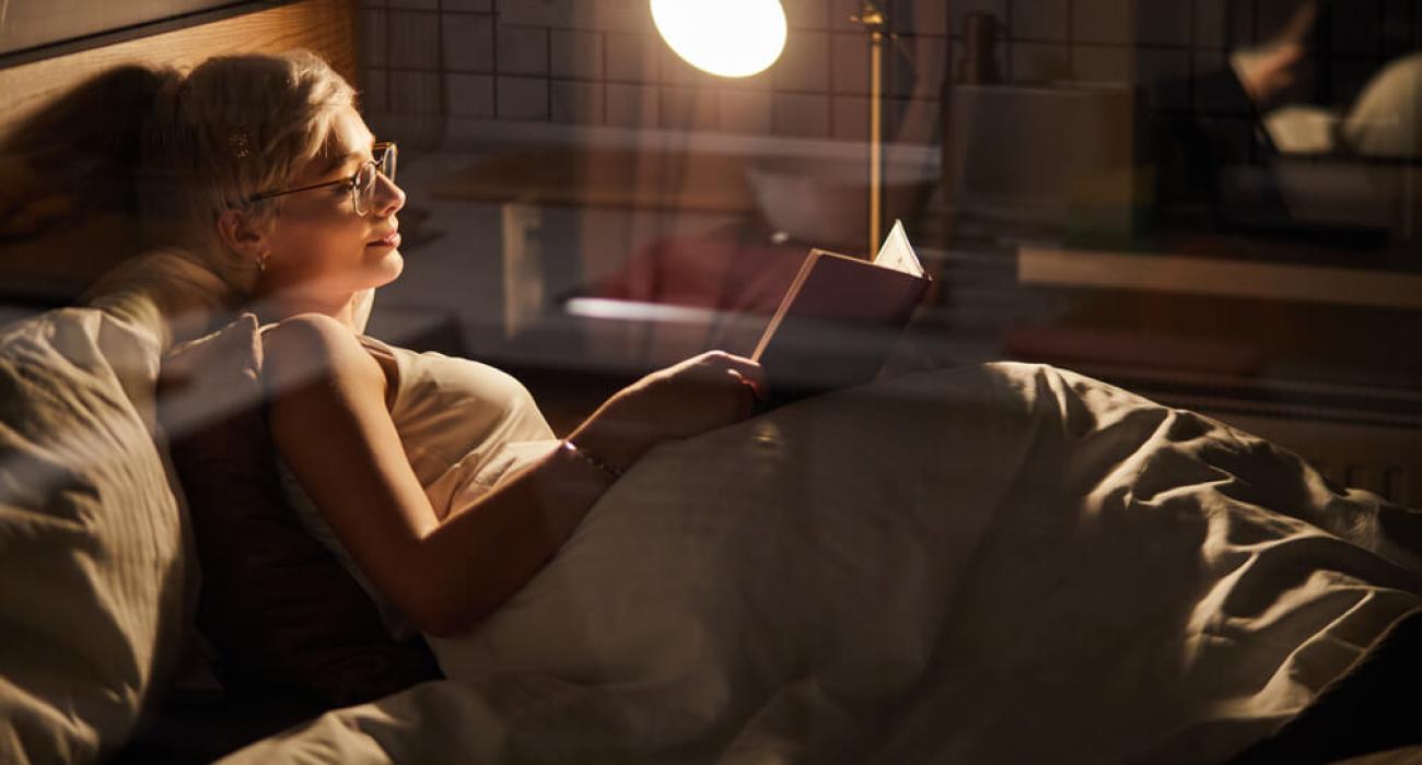 Waarom je weer moet beginnen met lezen voor het slapengaan